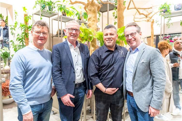 Bei der Eröffnung des Floral Design Store by Mehmet Yilmaz nach der Flutkatastrophe.  Foto: Peter Johann Kierzkowski