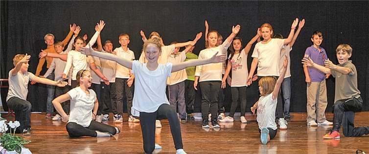 Bei der Eröffnungsfeier Gesamtschule Rheinbach glänzte die Klasse 5.5 mit einem schwungvollen Tanz. JOST