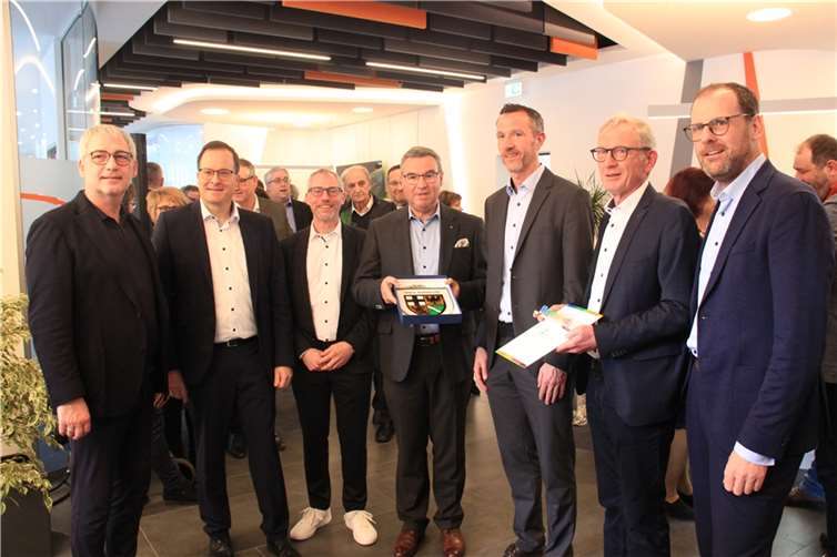 Bei der Eröffnungsfeier: (von links) Sascha Monschauer, Markus Müller Matthias Herfurth, Horst Gies, Christian van de Loo, Guido Orthen und Thomas Theisen.  Fotos: GS