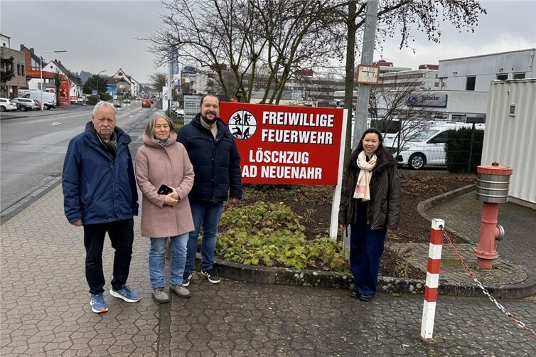 Bei der FFW Bad Neuenahr, v.l.n.r. Die GRÜNEN aus dem Stadtrat Hubert Rößel, Birgit Stupp, Christoph Scheuer, Sarah Rößel. Foto: Sarah Rößel
