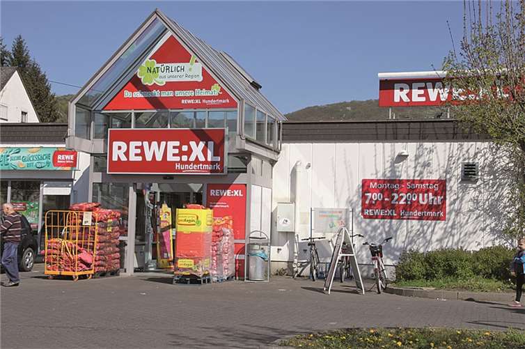 Bei der Firma Rewe XL Hundertmark in Kobern-Gondorf informierte Obst- und Gemüsefachberater Samir Kuqi über gesunde Ernährung. CNG