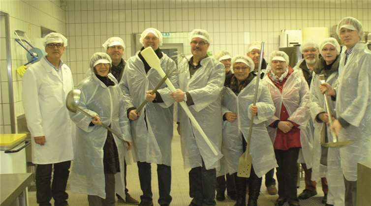 Bei der Firmenbesichtigung mit dabei waren Lothar Kaesberg (li.), Stadtbürgermeister Hans Peter Ammel ( Bildmitte) und Marc Ruland, M.d.L. (re.). privat