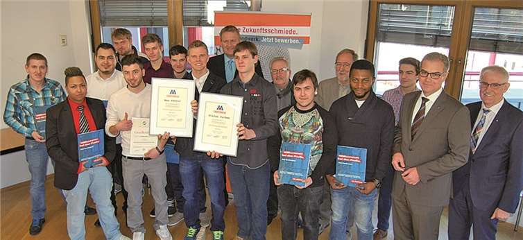 Bei der Freisprechungsfeier der Metallhandwerker-Innung Koblenz wurden unter anderem auch die Prüfungsbesten Max Pähler und Stefan Juchem geehrt und ausgezeichnet. KHS Archiv