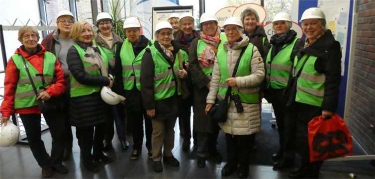 Bei der Führung durch Werksanlagen von Pfeifer und Langen erfuhren die Frauen viel Wissenswertes über den Weg von der Rübe zum Zucker.  privat