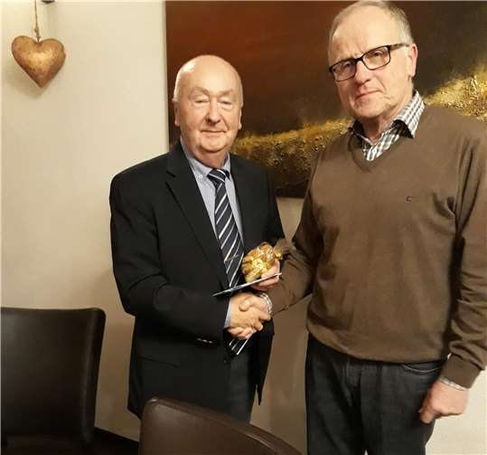 Bei der Geburtstagsfeier der Herzsportler wurden auch Geschenke übergeben. privat