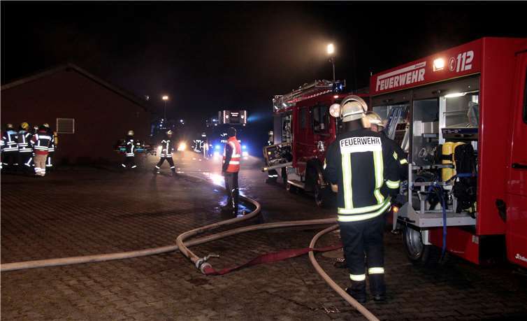 Bei der Gemeinschaftsübung waren die Wehren Adenau, Dümpelfeld, Schuld und Reifferscheid auf dem Gelände der Kläranlage vertreten. Fotos: SES