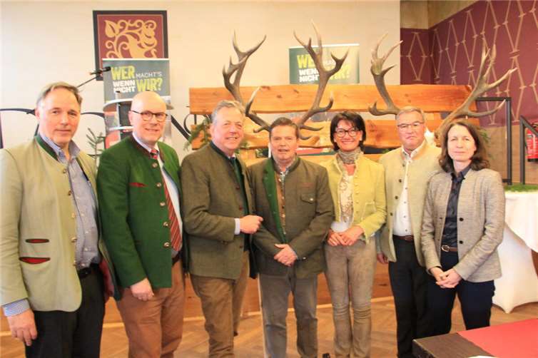 Bei der Hauptversammlung: (v.l.) Dr. Stephan Schuck, Dieter Mahr, Helmut Dammann-Tamke, Ralf Schmidt, Petra Schneider, Horst Gies und Cornelia Weigand.  Foto: GS