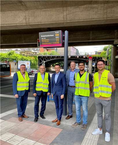 Bei der Inbetriebnahme: v.li. Bernd Reeb, JürgenCzielinski, OB DavidLangner, Hansjörg Kunz, Marcel Müller und Samet Ünal. Quelle: Koblenzer Verkehrsbetriebe