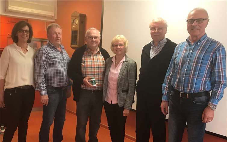 Bei der Informationsveranstaltung der CDU-Senioren und -Frauen wurde die sogenannte „Notfalldose“ der Senioren-Union vorgestellt. Foto: privat