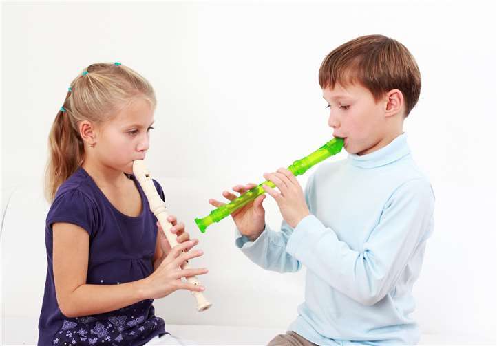 Bei der „Instrumentalen Orientierungsstufe“ können Kinder verschiedene Instrumente ausprobieren. Foto: KMS MYK