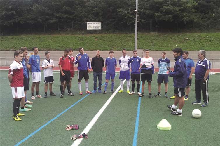 Bei der JSG Cochem hat Trainer Christoph Reinisch seine Mannschaft in zahlreichen Trainingseinheiten auf die schweren Aufgaben in der A-Junioren Fußball-Rheinlandliga vorbereitet. -LS-