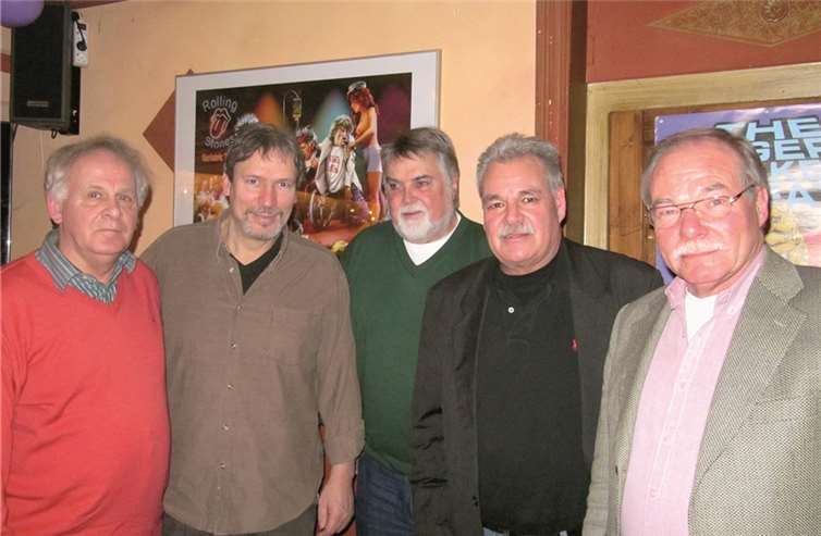 Bei der Jahreshauptversammlung der FWG Linz wurde der geschäftsführendeVorstand für zwei weitere Jahre im Amt bestätigt. Von links: Geschäftsführer Peter Huhn, stellv. Vorsitzender Heiko Martin, Wahlleiter Dr. Hans Reul, Erster Vorsitzender Michael Schneider, Schatzmeister Rolf Geller. privat