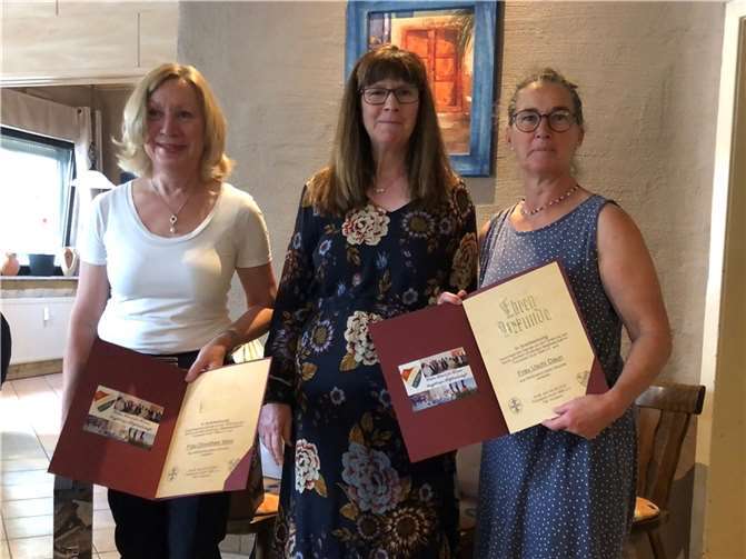 Bei der Jahreshauptversammlung des TV 1896 Kruft e.V. am 24. Juni 2022 stand nach den Neuwahlen des Vorstandes und der Verabschiedung von Vorstandsmitgliedern auch Ehrungen auf dem Programm. Foto: privat