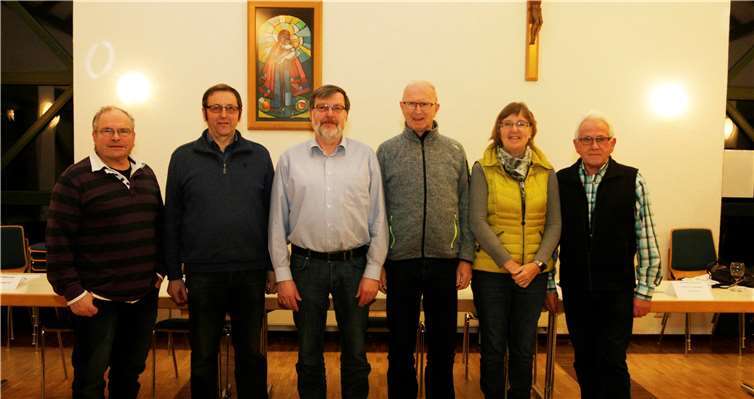 Bei der Jahreshauptversammlung stand die Renovierung der Kirche im Mittelpunkt. (v. l.): Karl Wagner, Hermann Josef Krämer, Heinz Josef Sonntag (Verwaltungsrat) Werner Jüngling (Vorsitzender) Christa Tempel (Kassiererin) Hermann Josef Michels (Stellv. Vors.) FördervereinSES