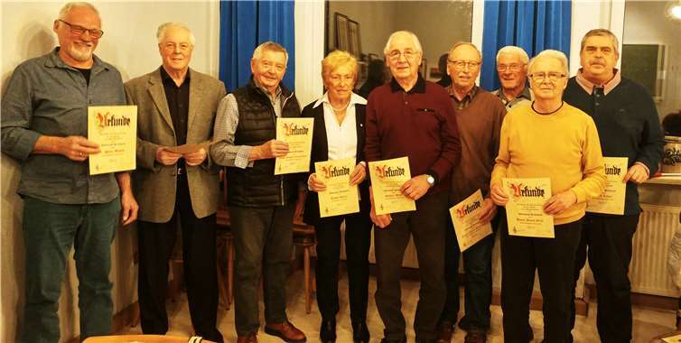 Bei der Jahreshauptversammlung wurden einige Mitglieder für ihre langjährige Mitgliedschaft geehrt. Fotos: privat