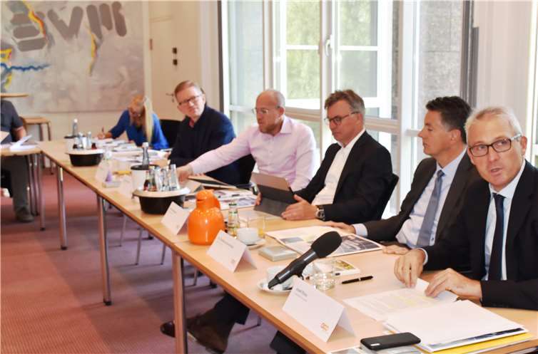 Bei der Jahrespressekonferenz legte der evm Vorstand die Bilanz vor.HEP