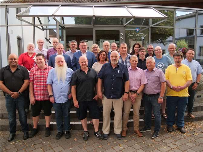 Bei der Jubilarfeier wurden 21 Jubilare und Rentner geehrt. Stefan Herschbach, Geschäftsführer der SWN und Oberbürgermeister Jan Einig bedankten sich für ihr jahrelanges Engagement.  Foto: Dennis Steinhardt/SWN