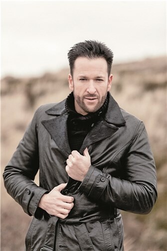 Bei der KÖLNER HÜTTENGAUDI muss der Wendler sich warm anziehen - am Südstadion trifft der selbsternannte „König des Popschlagers“ auf seine Intimfeinde Drews und Krause. privat