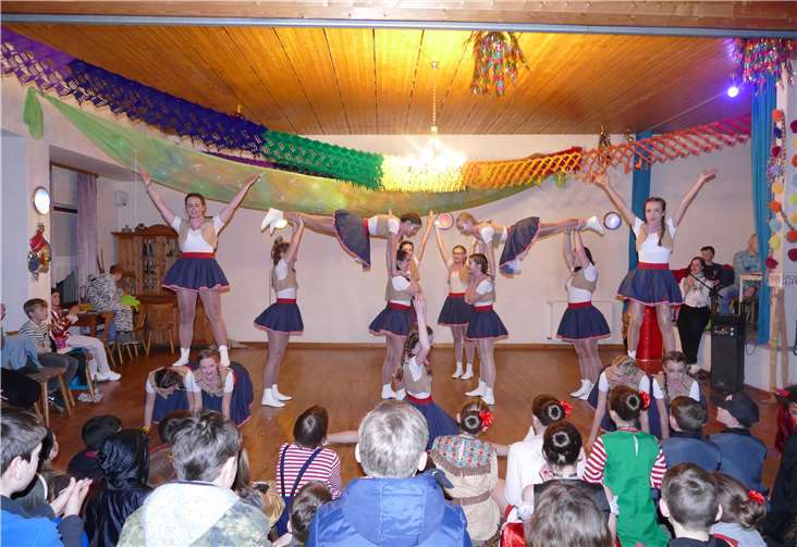 Bei der Karnevalsfeier gab es viele verschiedene Tanzeinlagen. privat