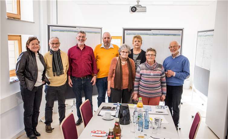 Bei der Klausurtagung (V.l.): Rosemarie Schweda, Karl-Heinz Simons, Wolfgang Walter, Josef Schmaus, Traudl Billinger, Waltraud Schmaus, Gertrud Braun, Rüdiger Vietor.Seniorenbüro VG Linz