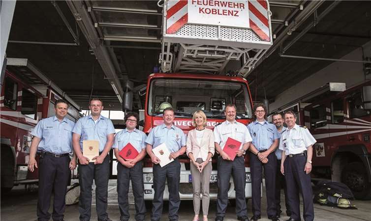 Bei der Koblenzer Feuerwehr wurden drei Kameraden mit Ehrenzeichen bedacht.privat