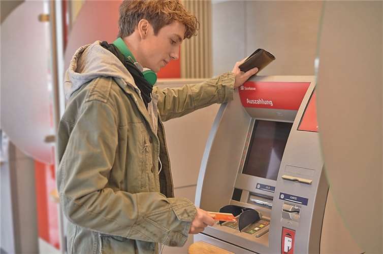 Bei der Kreissparkasse Ahrweiler können Kunden ab sofort am Geldautomaten ihre persönliche PIN eingeben. KSK