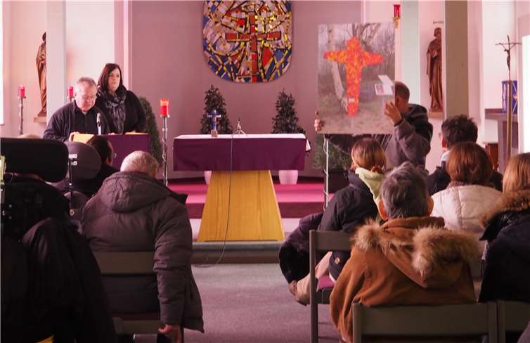 Bei der Kreuzwegandacht in der Kapelle des Caritas Zentrums in Mendig. Caritas Zentrum, Mendig