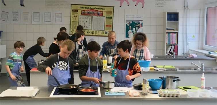 Bei der „Kulinarischen Reise“ kamen die Feinschmecker auf ihre Kosten. Fotos: privat