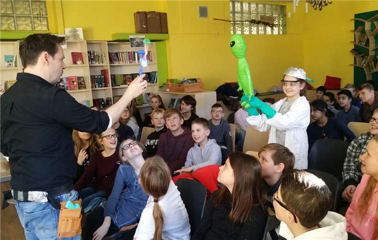 Bei der Lesung mit Björn Berenz wurden Aliens (fast) lebendig. Foto: privat