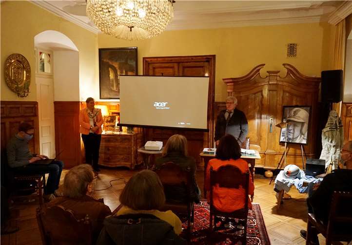 Bei der Lesung mit Thomas Födisch aus dessen Buch „Trips – Bilder eines Lebens“ auf Burg Kriegshoven ging es um den Rennfahrer Wolfgang Graf Berghe von Trips und den Mythos des historischen Rennsports.Foto: Privat
