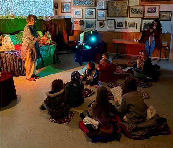 Bei der Märchenerzählerin.