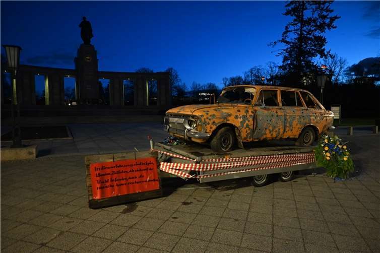 Bei der Mahnwache in Berlin erweckte die Installation sehr viel Aufsehen.  Foto: Meckenheim hilft e.V.