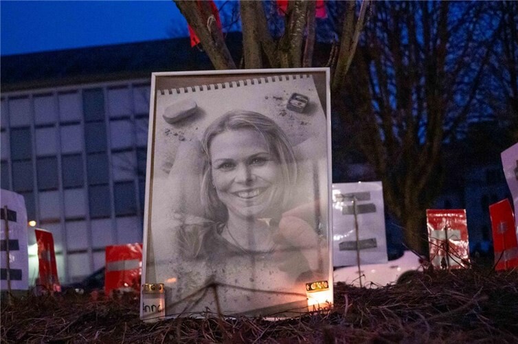 Bei der Mahnwache in Koblenz gedachten viele Menschend der getöteten Anna K. aus dem Kreis Ahrweiler. Foto:SCH