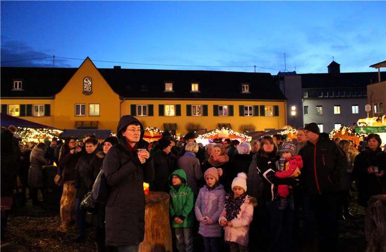 Bei der Markteröffnung waren viele Gäste anwesend.