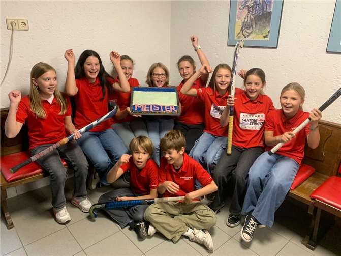 Bei der Meisterfeier der U12 im Clubhaus. Foto: Rot-Weiß Koblenz