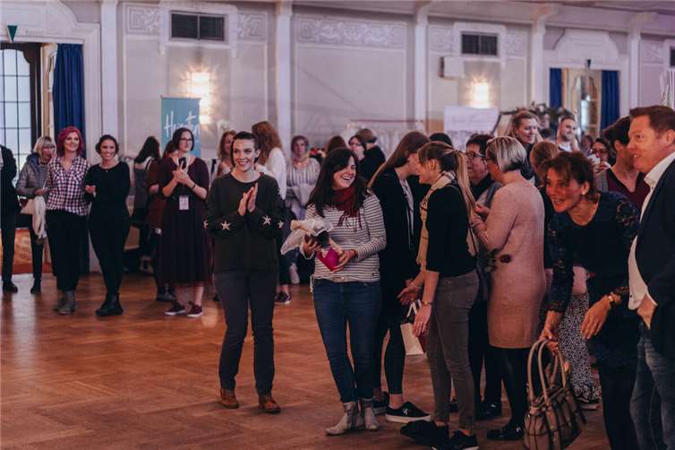 Bei der Messen eröffnet sich eine Welt voller Eindrücke.  Foto: www.larsmay.com