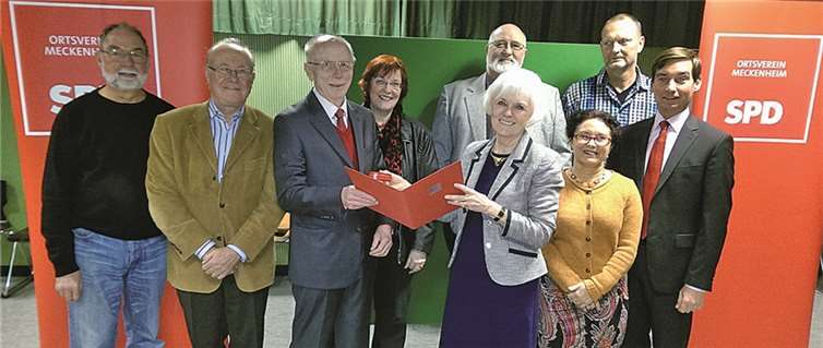 Bei der Mitgliederversammlung wurden Ehrungen ausgesprochen. (v.l.n.r.): hintere Reihe: Wolfgang Weege, Manfred Bardeleben, Axel Rebhan, Barbara Heymann und Paul Wagner. vordere Reihe: Erdmute Rebhan, Eveline Pinnel-Voß und MdB Sebastian Hartmann. privat