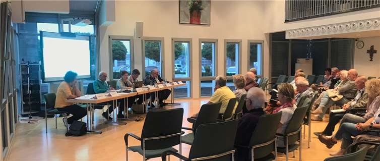 Bei der Mitgliederversammlung wurden einige formelle Dinge geregelt. Fotos: Bürgerhilfeverein Weißenthurm