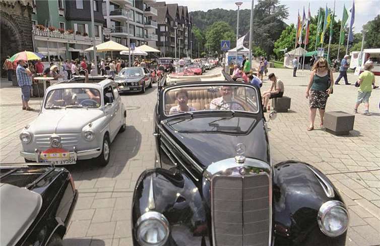 Bei der Oldtimer-Klassik starteten 111 der Fahrzeuge zu einer Rundfahrt über Kruft-Mendig-Wassenach-Brohl, wobei die Fahrer und Beifahrer diverse Aufgaben zu erfüllen hatten. privat