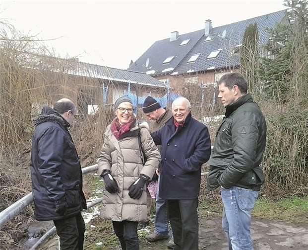 Bei der Ortsbegehung wurden Problempunkte des Ortes in Augenschein genommen. privat