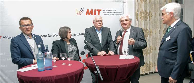 Bei der Podiumsdiskussion mit Gereon Hausmann (links) und Professor Stefan Sell (Dritter von links) wurden aktuelle Themen angesprochen.