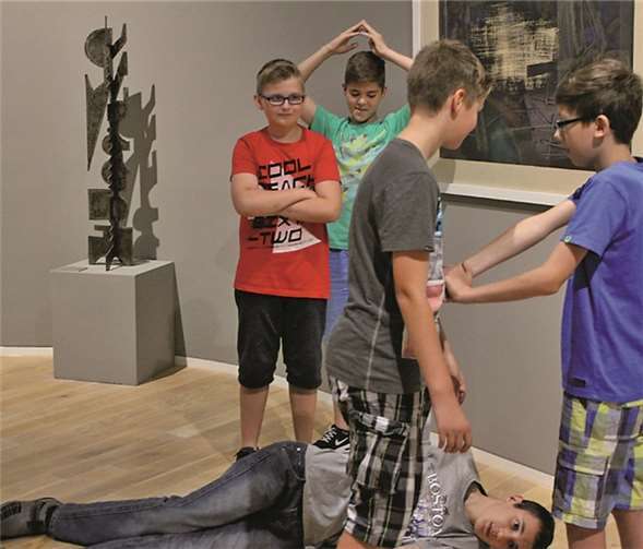 Bei der Präsentation der Standbilder vor den Originalen waren Konzentration und Präzision gefragt.