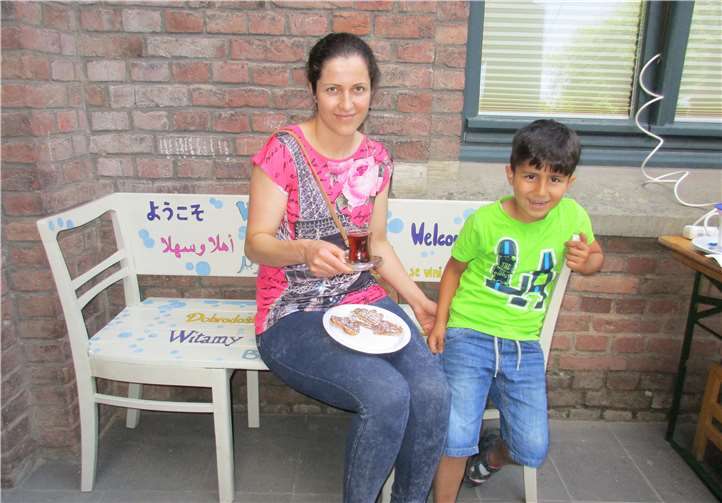 Bei der Präsentation der Willkommensbank gab es für Eltern und Kinder Waffeln und Tee. privat