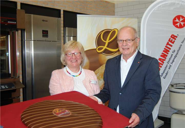 Bei der Präsentation des Spendentalers hätten Dr. med. Brigitte Pollitt und Rüdiger Schäfer nie geglaubt, dass ein solches Ergebnis zustande kommt.
