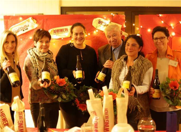 Bei der Präsentation des „Wing vum Berch“: Dr. Annette Gies, Claudia und Dörte Näkel, Dr. Gerhard Kreuter, Ariane Beigi und Christina Weber.