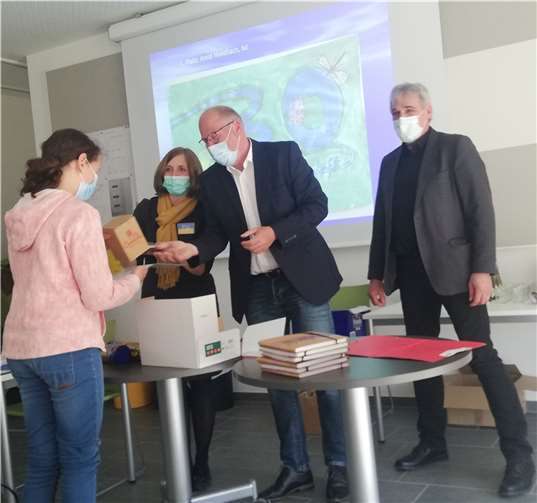 Bei der Preisverleihung gab es Gutscheine und Leckereien.