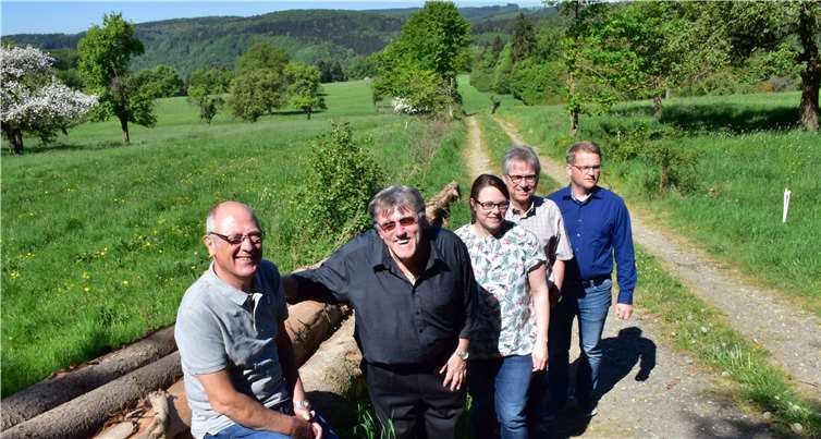 Bei der Pressekonferenz in Caan stellten (v.l.) Wolfgang Zirfas, Roland Lorenz,Jasmin Weber, Christoph Eul und Frank Herrmann die neue Georoute vor.