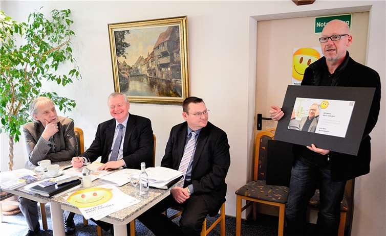 Bei der Pressekonferenz mit Bürgermeister Kilgen zweiter von links wurde auch ein Baustellenmarketing vorgestellt.  HEP
