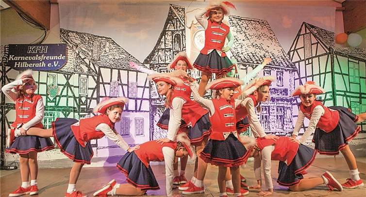 Bei der Prunksitzung der Karnevalsfreunde Hilberath zeigten die Minifunken einen sehenswerten Gardetanz.