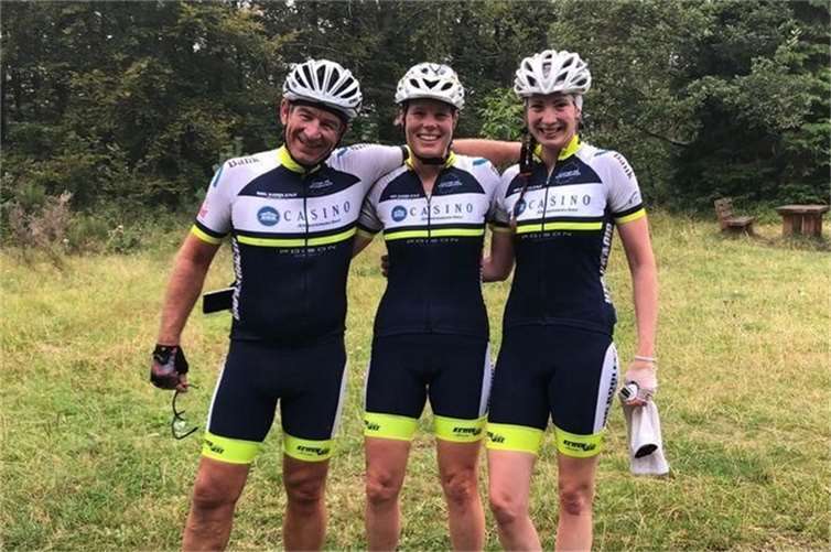 Bei der Radsportlern der SIG herrscht gute Laune. Fotos: privat